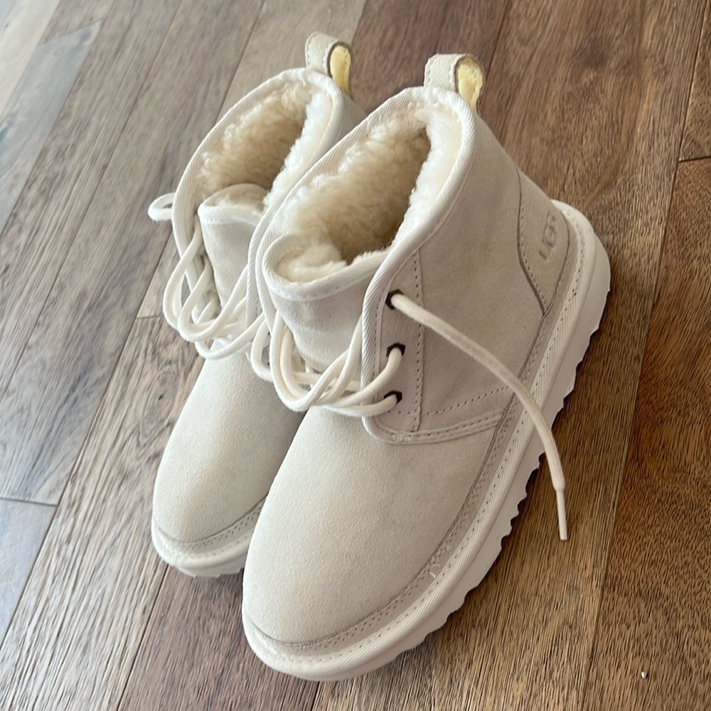 white ugg neumal